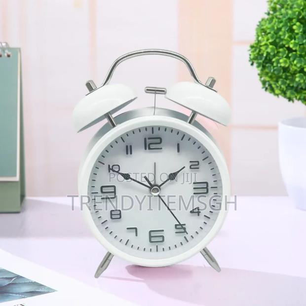Twin Bell Loud Metal Alarm Clock · Photo 4