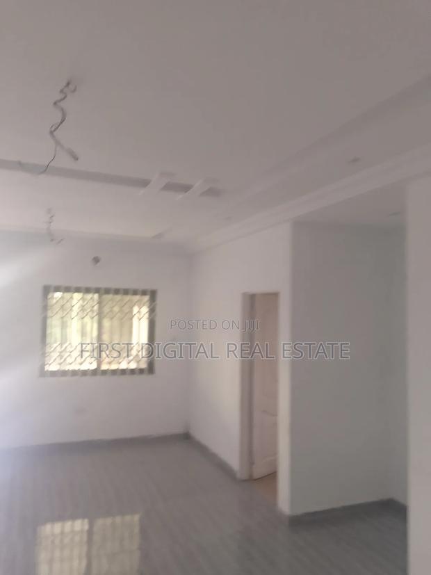 8 Bedroom for Sale in Kasoa Lamptey · Photo 2