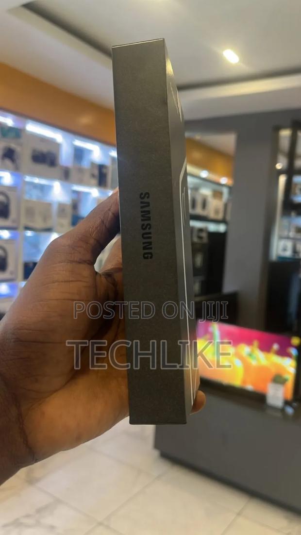 New Samsung Galaxy Z Flip7 256 GB Black photo 2