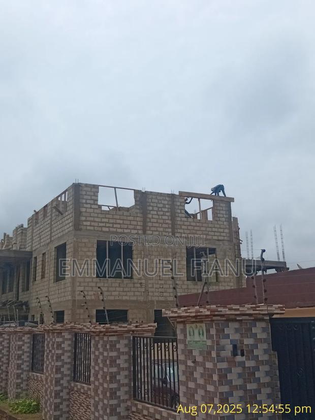 Do You Need Expert Carpenter to Do Your Work Contact Me · Photo 2