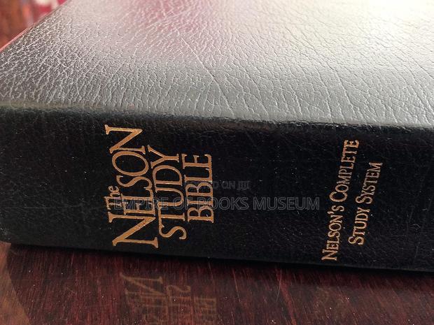 The Nelson Study Bible NKJV (Genuine Leather) · Photo 3