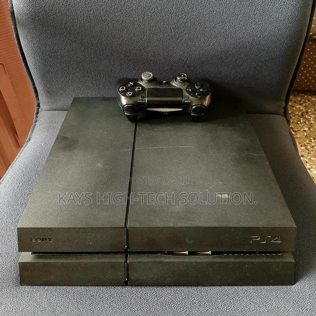 Ps4 Standard With 1 Controller and Fc 27 · Photo 3