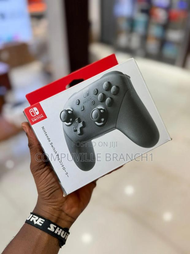 Nintendo Switch Pro Controller · Photo 1