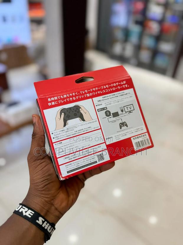 Nintendo Switch Pro Controller · Photo 3