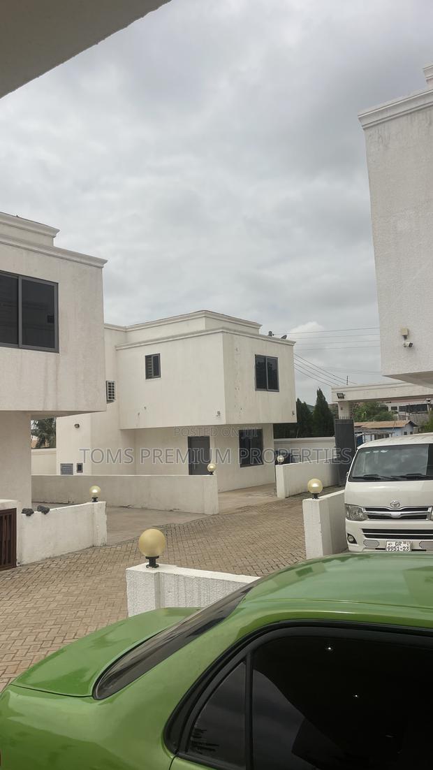 2bdrm Duplex in School Junction, Ashaley Botwe for rent · Photo 2
