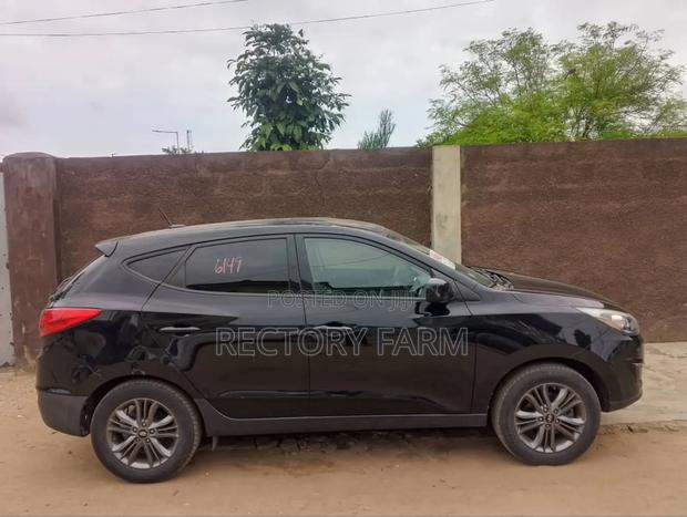 Hyundai Tucson GLS AWD 2015 Black photo 4