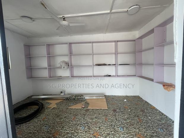 Spacious Container for Sale at Spintex · Photo 2