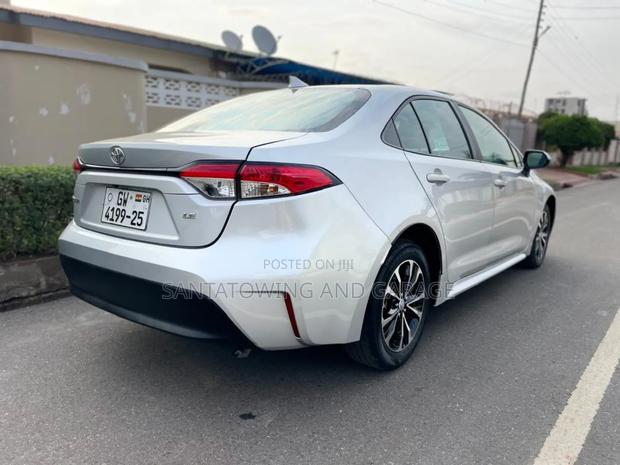 Toyota Corolla LE CVT 2024 Silver