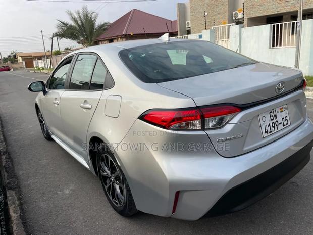 Toyota Corolla LE CVT 2024 Silver