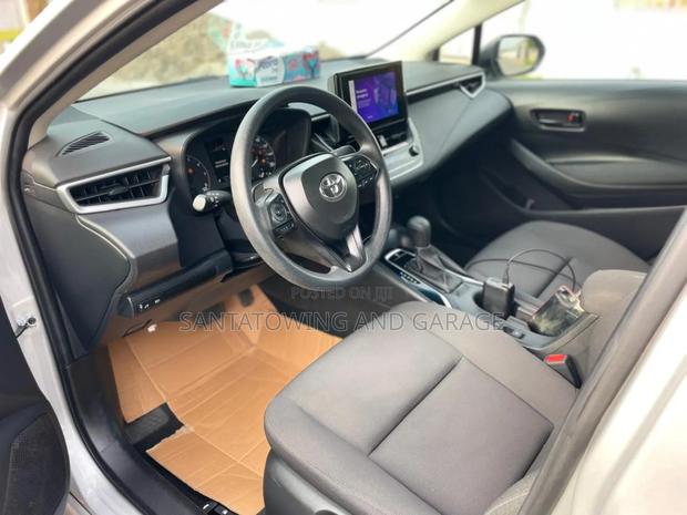 Toyota Corolla LE CVT 2024 Silver