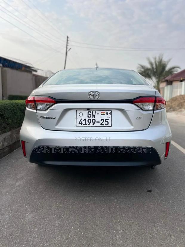 Toyota Corolla LE CVT 2024 Silver