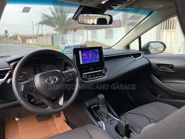 Toyota Corolla LE CVT 2024 Silver