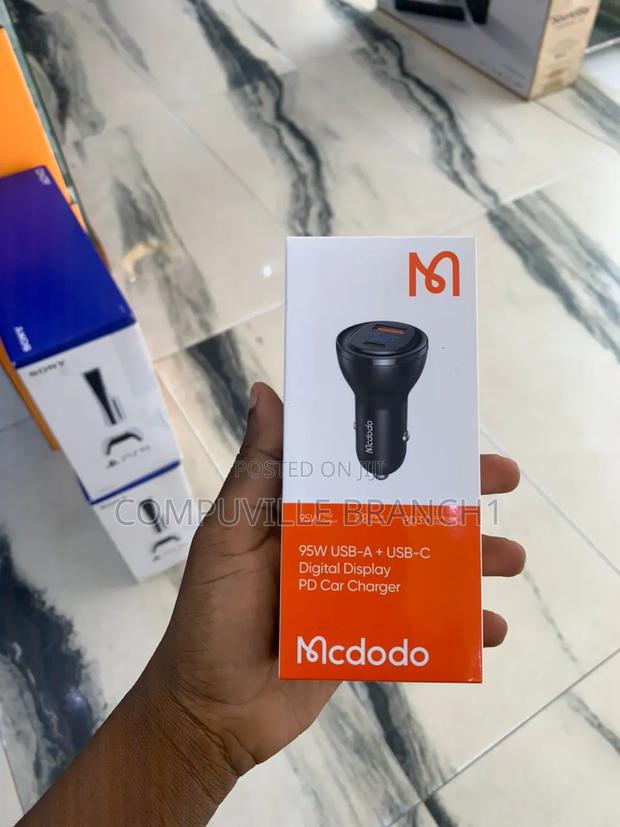 95w Usb-A+ Usb-C Digital Display Pd Car Charger · Photo 4