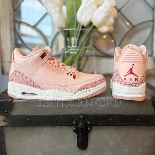 Air Jordan 3 “ Valentines “ Sneaker . · Photo 4