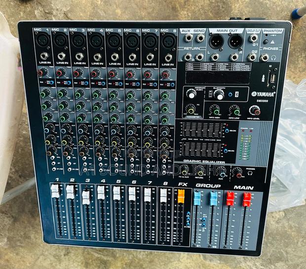 Yamaha Smx800 8 Channels Live Mixer · Photo 4