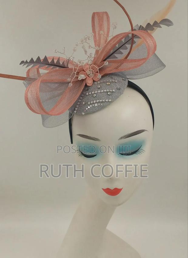 Fascinator · Photo 3