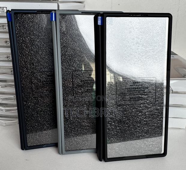 Galaxy Fold 7 Case With Strap And Protector · Photo 4