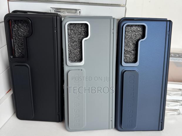 Galaxy Fold 5 Case With Strap And Glass Screen Protector · Photo 4