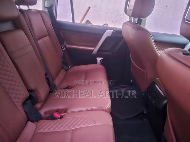 Toyota Land Cruiser Prado 2017 Gray photo 3