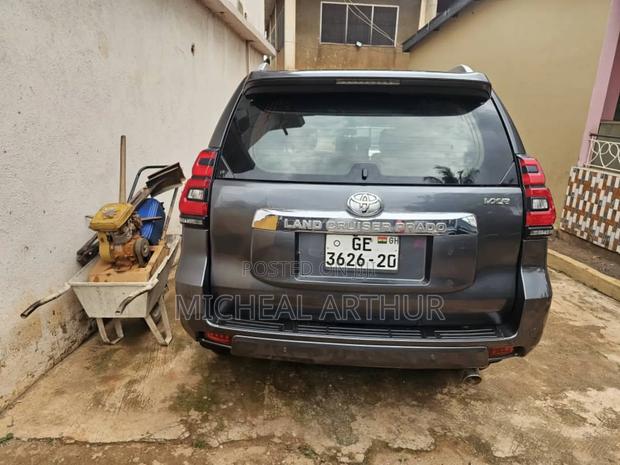 Toyota Land Cruiser Prado 2017 Gray photo 5