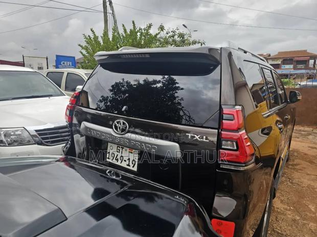 Toyota Land Cruiser Prado 2019 Black photo 2