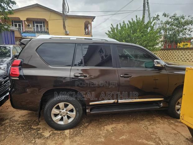Toyota Land Cruiser Prado 2019 Black photo 3