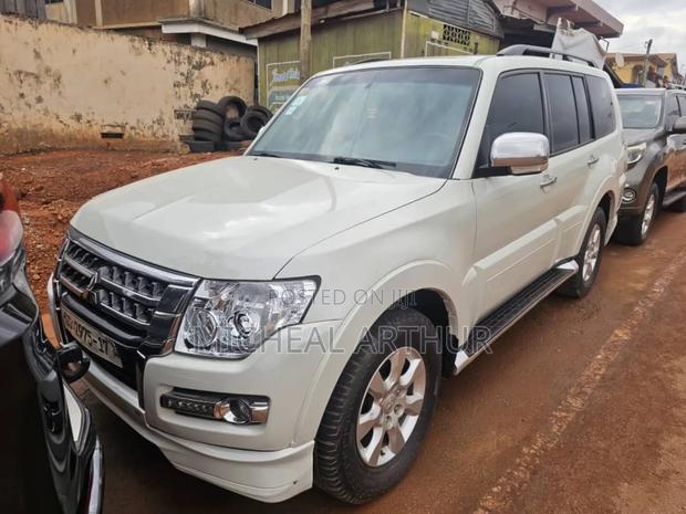 Mitsubishi Pajero 2017 White