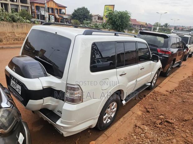Mitsubishi Pajero 2017 White photo 2