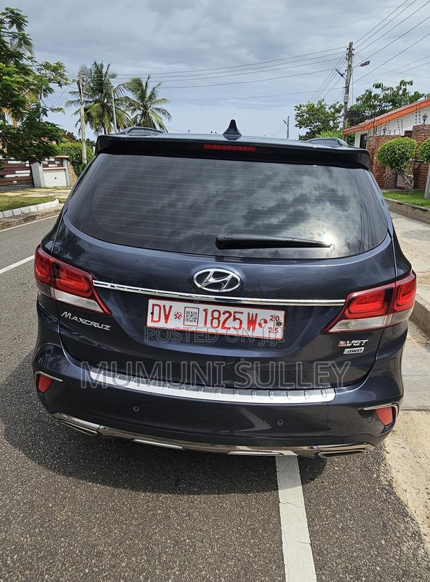 Hyundai Santa Fe 2017 Blue