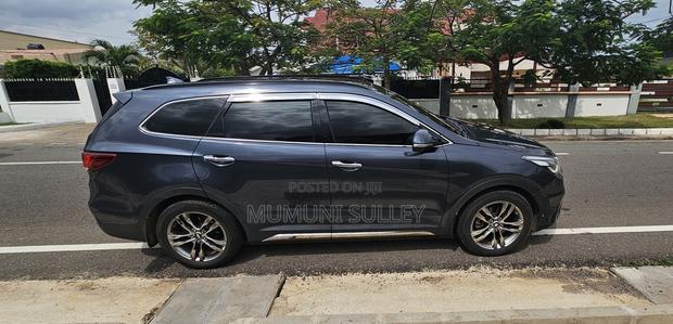 Hyundai Santa Fe 2017 Blue photo 4
