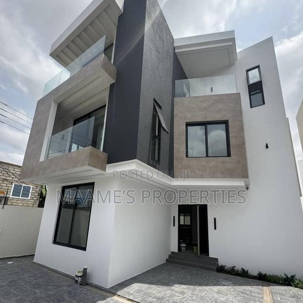 4bdrm Duplex in Dzorwulu for sale · Photo 1