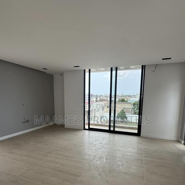 4bdrm Duplex in Dzorwulu for sale · Photo 4