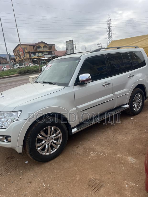 Mitsubishi Pajero V80 3.8 V6 GLS 2019 Silver · Photo 1