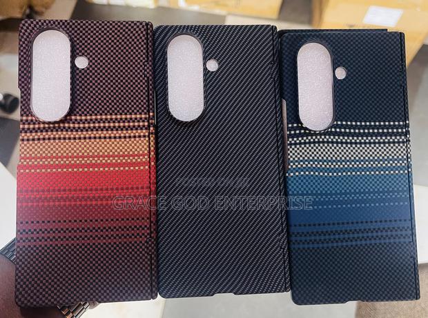 Original Carbon Fibre Fold 6 & 7 Case With Glass Protector photo 2