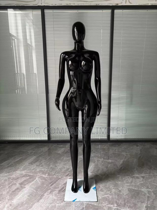 Mannequin Fiberglass BBL Female Dummy