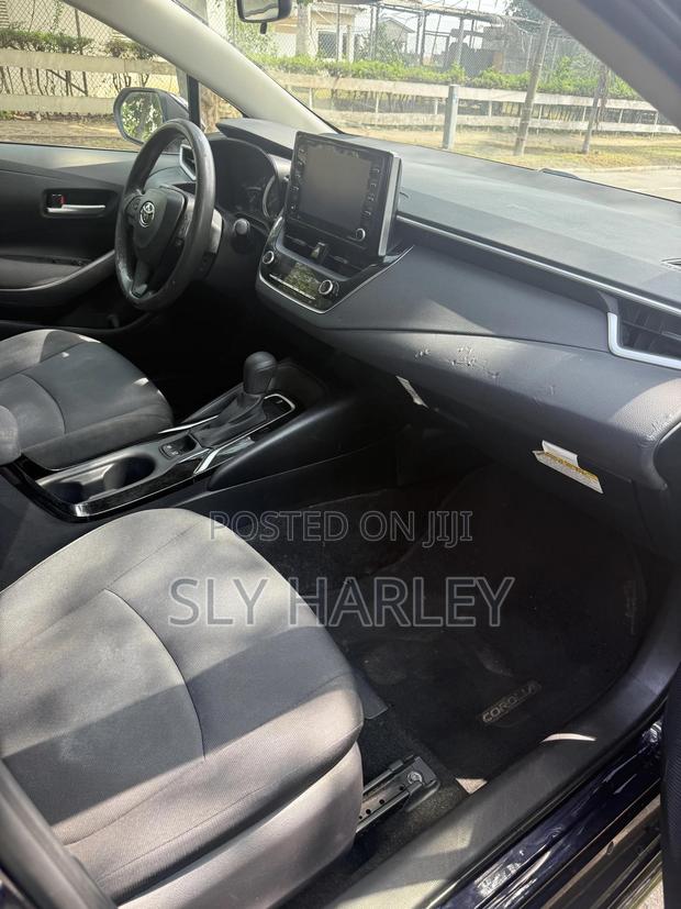 Toyota Corolla LE 2021 Blue photo 6