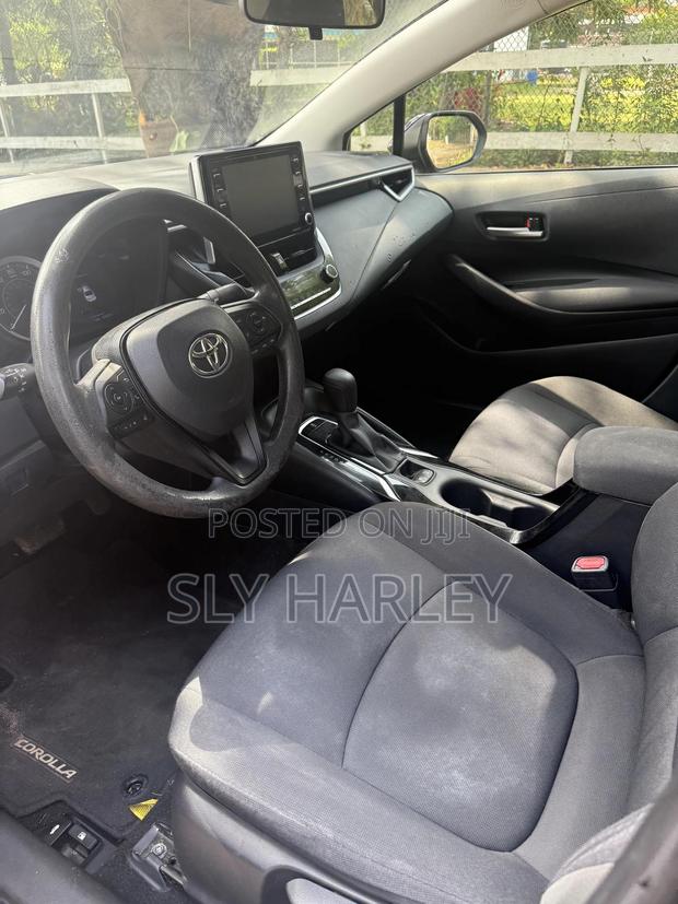 Toyota Corolla LE 2021 Blue photo 8