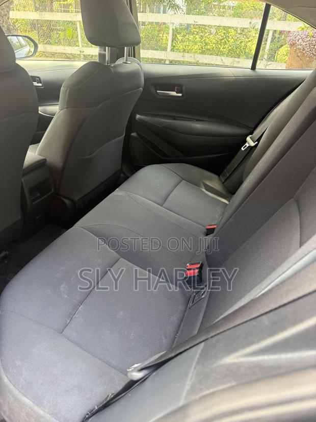 Toyota Corolla LE 2021 Blue photo 5