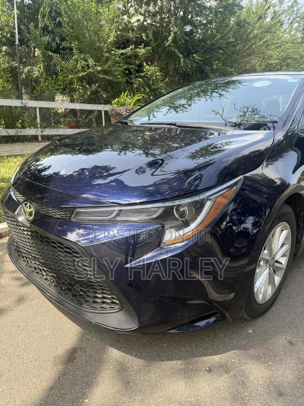 Toyota Corolla LE 2021 Blue photo 2