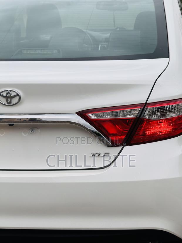 Toyota Camry XLE 4dr Sedan (2.5L 4cyl 6A) 2016 White photo 5