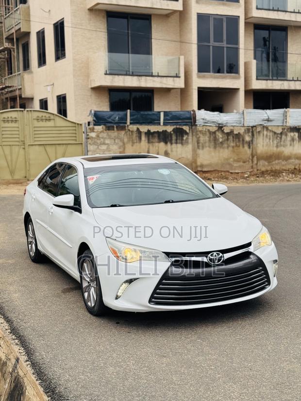 Toyota Camry XLE 4dr Sedan (2.5L 4cyl 6A) 2016 White photo 3