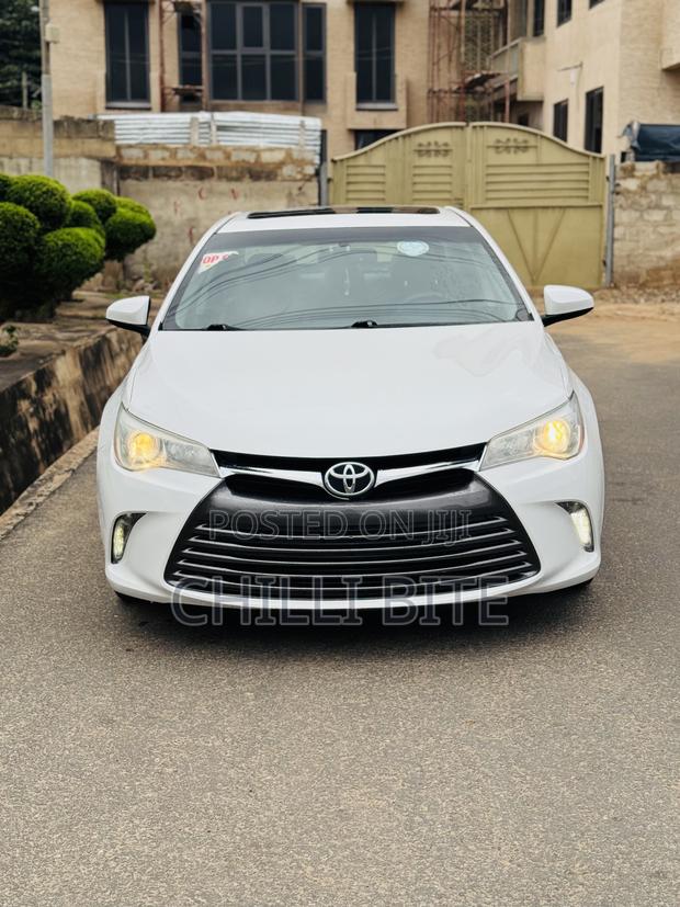 Toyota Camry XLE 4dr Sedan (2.5L 4cyl 6A) 2016 White