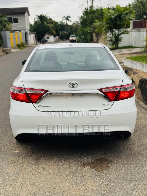Toyota Camry XLE 4dr Sedan (2.5L 4cyl 6A) 2016 White photo 10