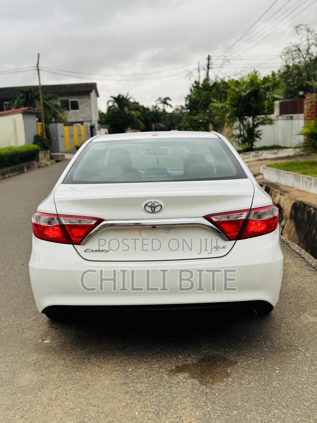 Toyota Camry XLE 4dr Sedan (2.5L 4cyl 6A) 2016 White photo 9