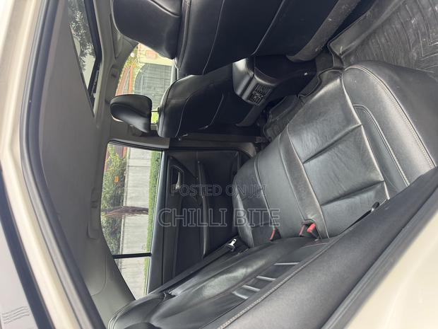 Toyota Camry XLE 4dr Sedan (2.5L 4cyl 6A) 2016 White photo 7