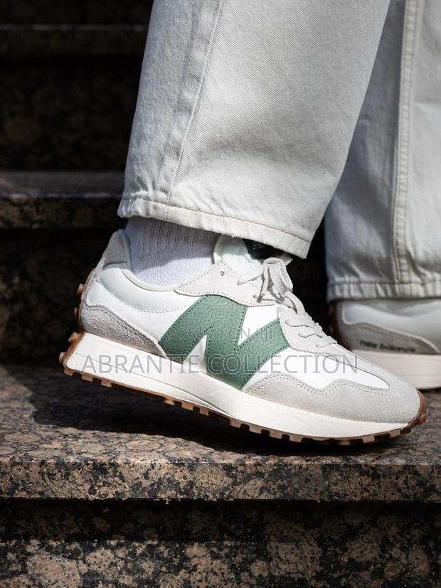 Authentic New Balance Unisex 327 Available · Photo 4