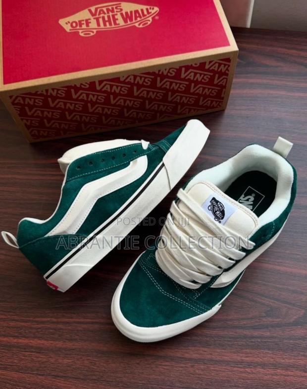 Available Knu Skool Vans Green/White · Photo 3