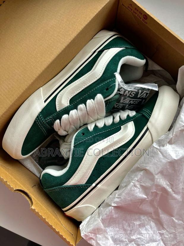 Available Knu Skool Vans Green/White · Photo 4