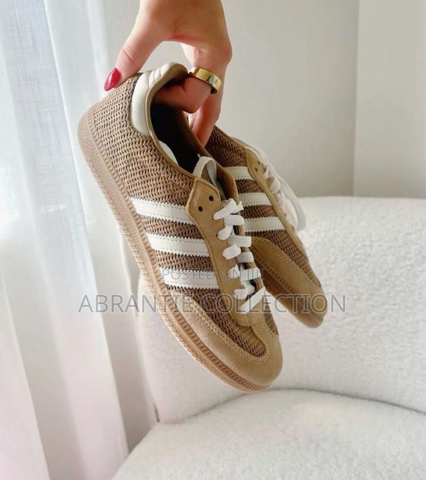 Available Adidas Unisex Samba Brown/White · Photo 4