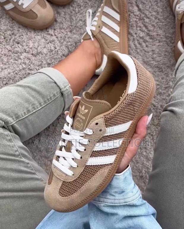 Available Adidas Unisex Samba Brown/White · Photo 3